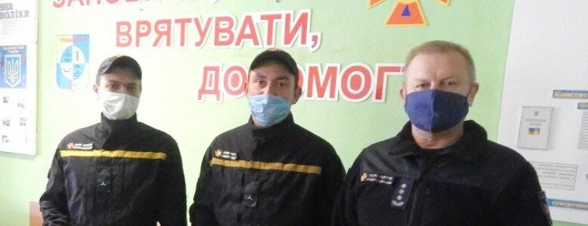 Скадовские спасатели получили награды за свою отвагу Скадовские спасатели получили награды за свою отвагу